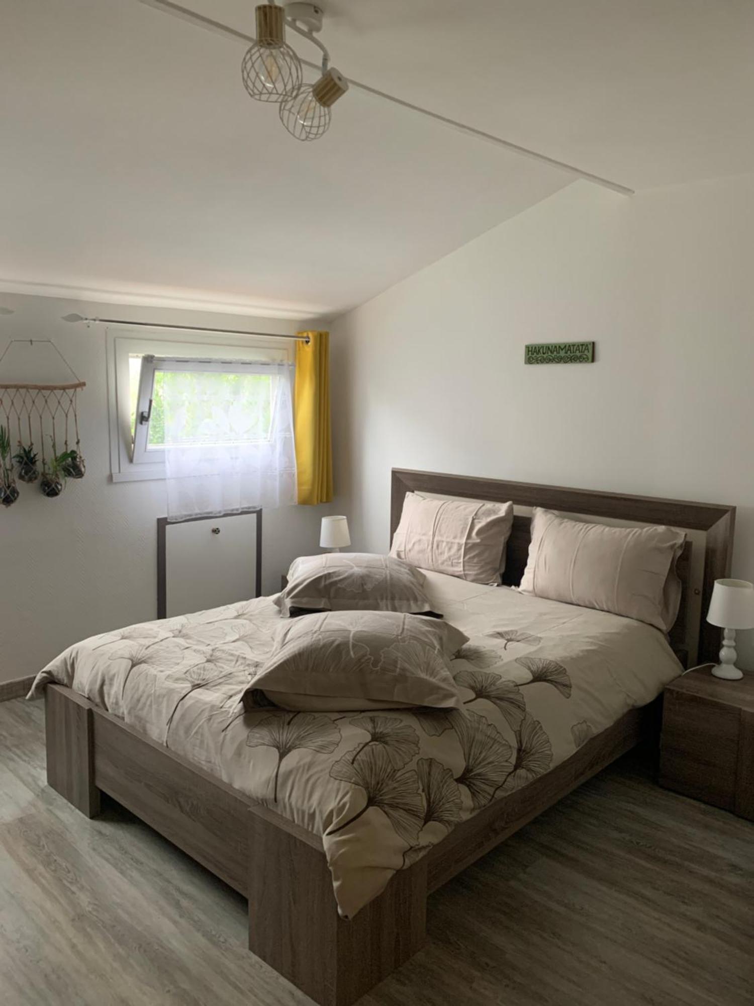 Готель Chez Fifi&Stella Neufmoutiers-en-Brie Екстер'єр фото